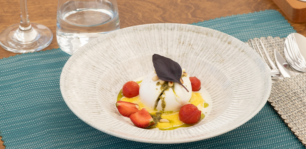 Yazın Hafifliğiyle Yorumlanmış Bir İtalyan Klasiği : Burrata