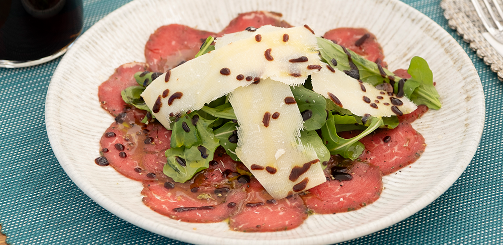 Pavilion Urla’da Dana Carpaccio